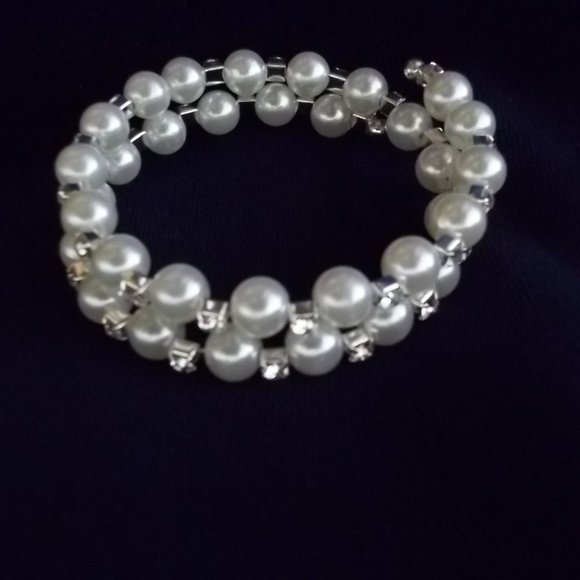 *5/35* Two Row Simulated Pearl and Crystal Memory Wire Bracelet - Picture 2 of 5